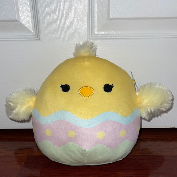 Aimee the Chick in Egg 8” Squishmallow - Picture 1 of 2